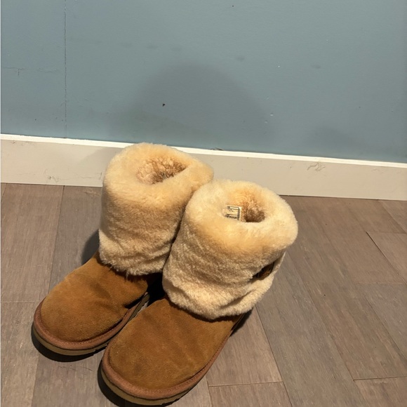 Ugg boots kid’s size 5/women’s 7 - Picture 2 of 3